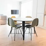 Cool 1-Bed W. Private Terrace